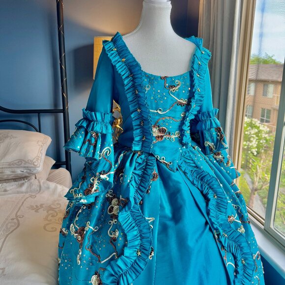 Marie Antoinette Rococo 18th Century French Court Dress Halloween Costume - Picture 6 of 16